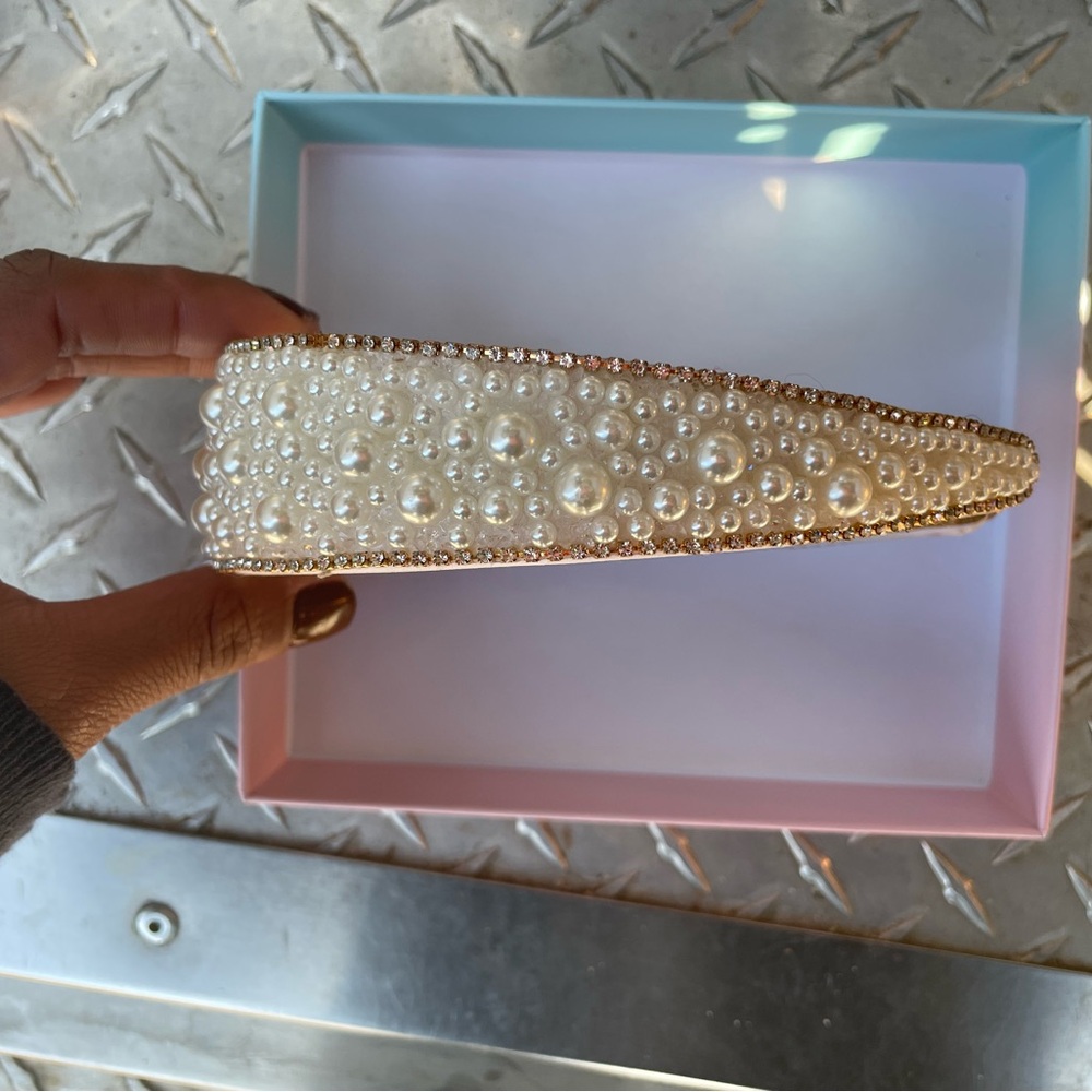 Elegant Pearl Embellished Headband